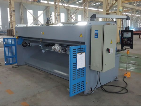 آلة قص CNC هيدروليكية