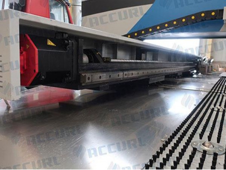 آلة التخريم CNC البرجية الهيدروليكية 30 Ton