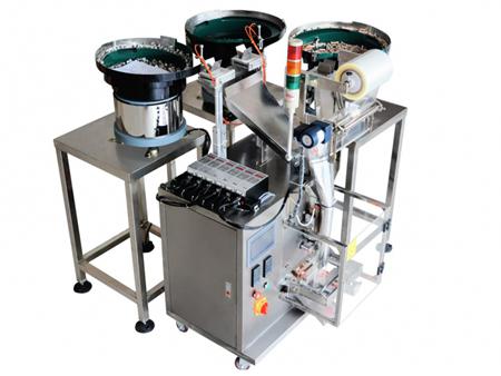 ماكينة عد وتعبئة المسامير والصواميل مع 3 مغذي هزاز (ماكينة تعبئة وتغليف رأسية MK-LS3) Counting Packaging Machine (VFFS Machine) ماكينة عد وتعبئة المسامير والصواميل مع 3 مغذي هزاز (ماكينة تعبئة وتغليف رأسية MK-LS3) Counting Packaging Machine (VFFS Machine)