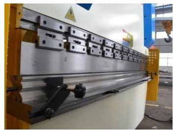 أدوات الضغط لماكينة ثني الصاج  Press Brake Tooling
