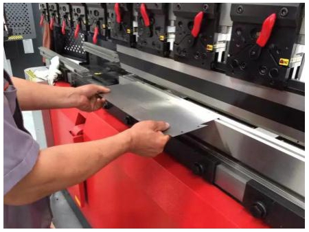 أدوات الضغط لماكينة ثني الصاج  Press Brake Tooling