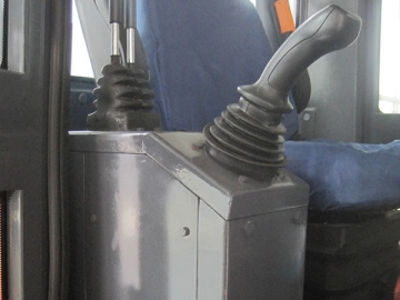 الجرافة ذات العجلات ZL-15F